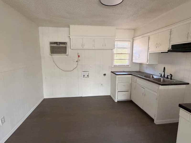 713 47th St - Photo 3 of 9