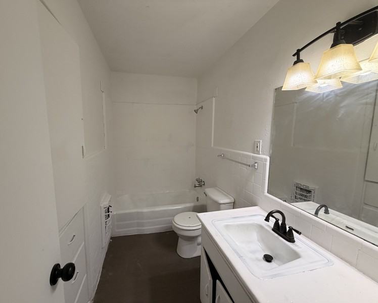 713 47th St - Photo 7 of 9