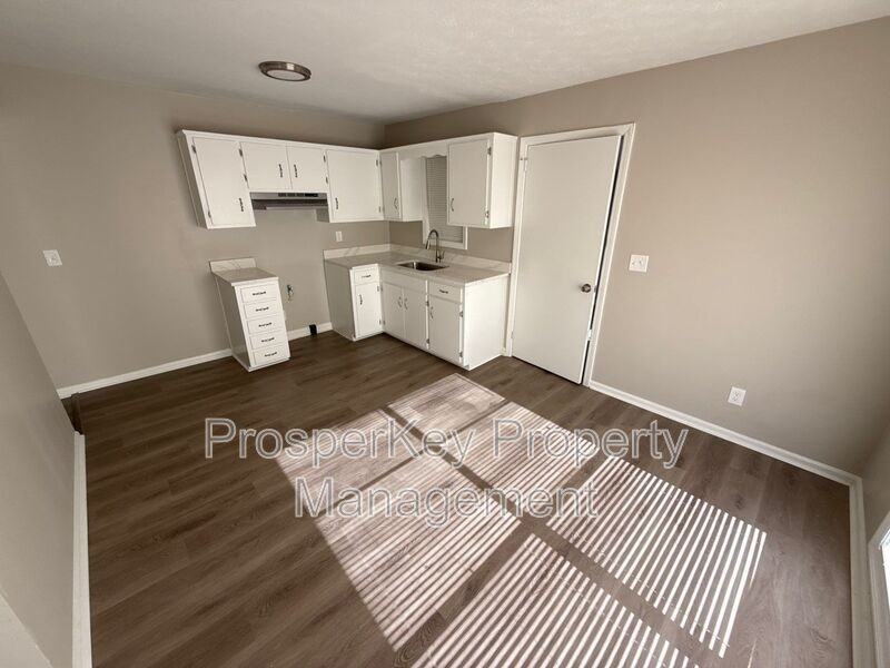 1401 Coffee Ct - Photo 3 of 14