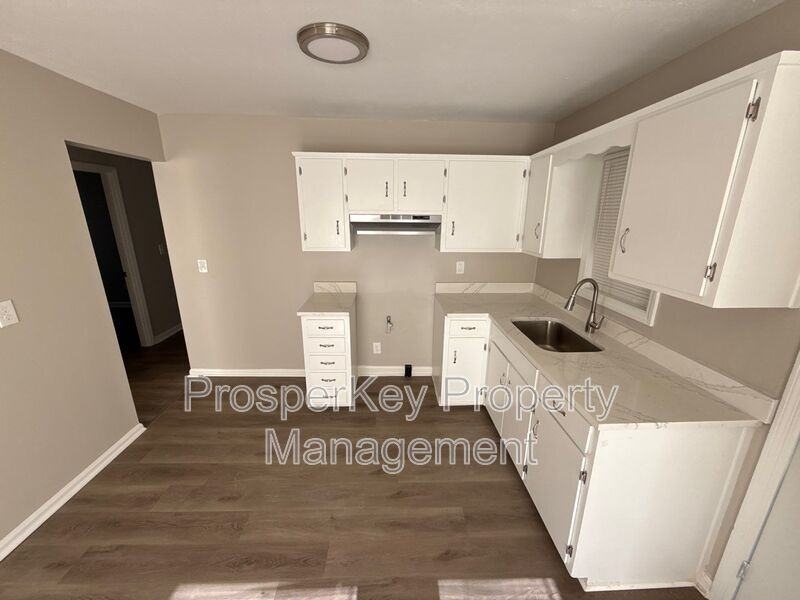 1401 Coffee Ct - Photo 4 of 14