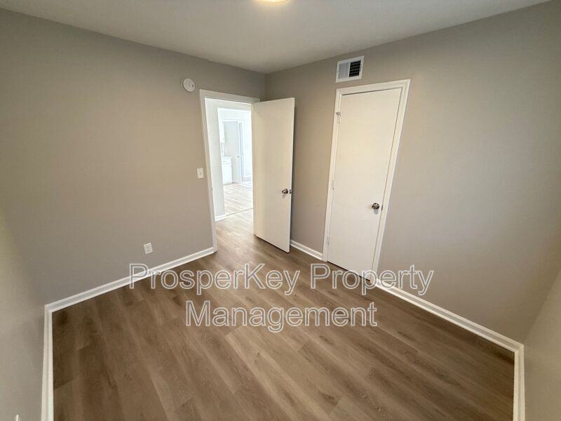 1401 Coffee Ct - Photo 6 of 14