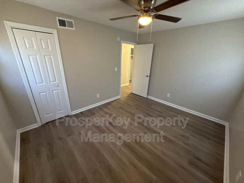1401 Coffee Ct - Photo 7 of 14