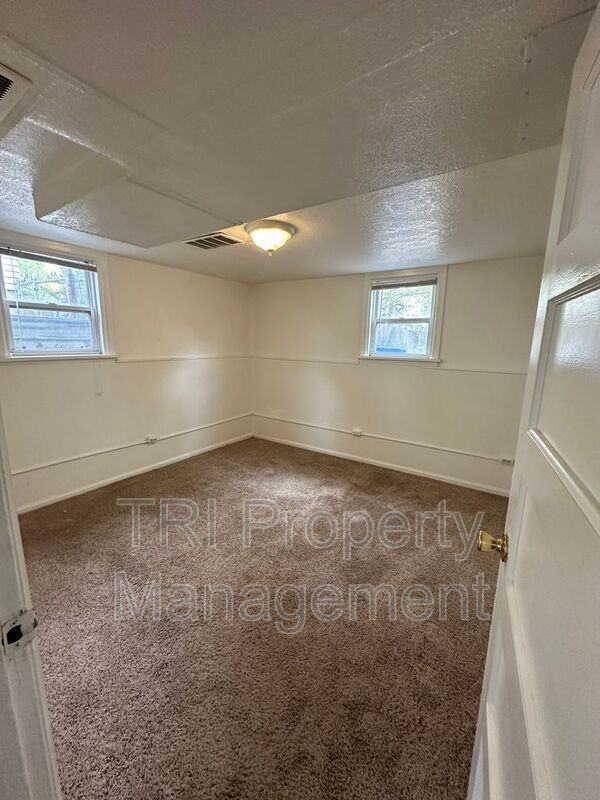 2204 9th Ave #BS - Photo 5 of 9