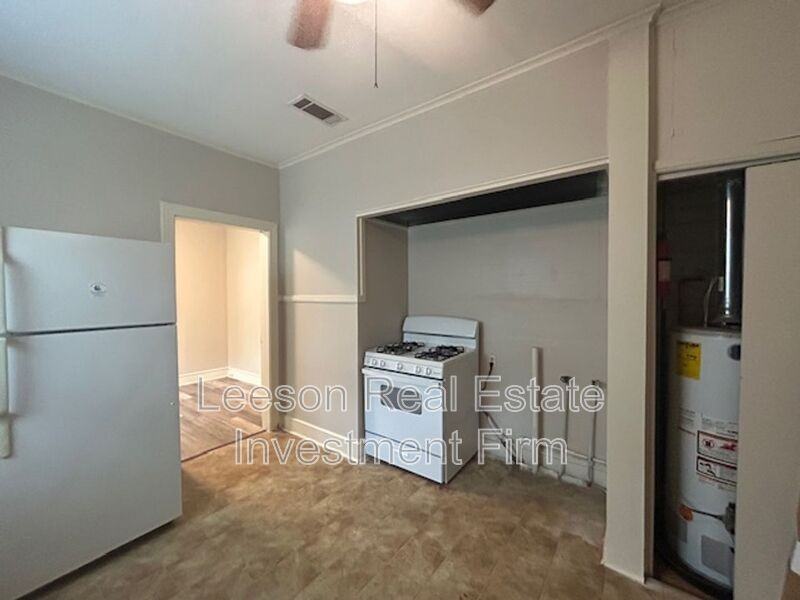 3802 Baltimore Ave - Photo 6 of 11