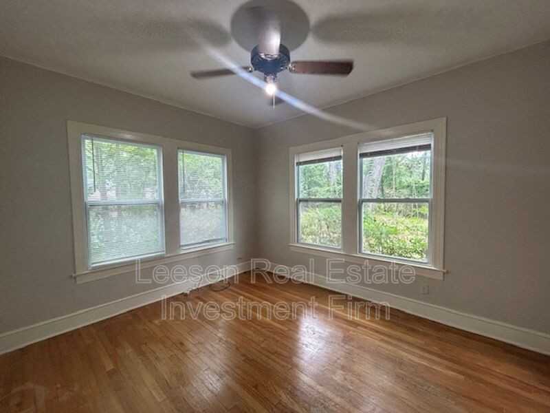 3802 Baltimore Ave - Photo 7 of 11