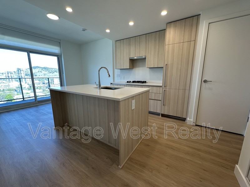 1901 Water St - Photo 3 of 15