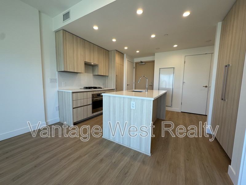 1901 Water St - Photo 4 of 15