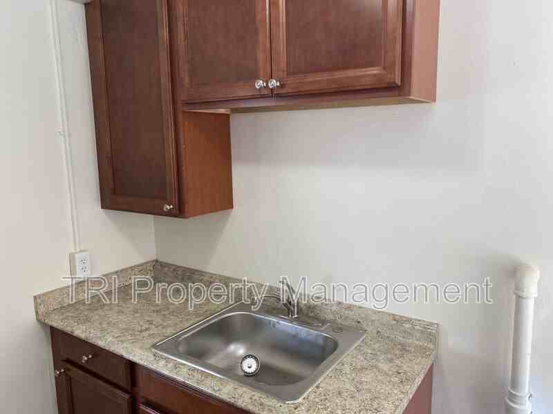 2200 9th St Bsmt #Bsmt - Photo 2 of 9