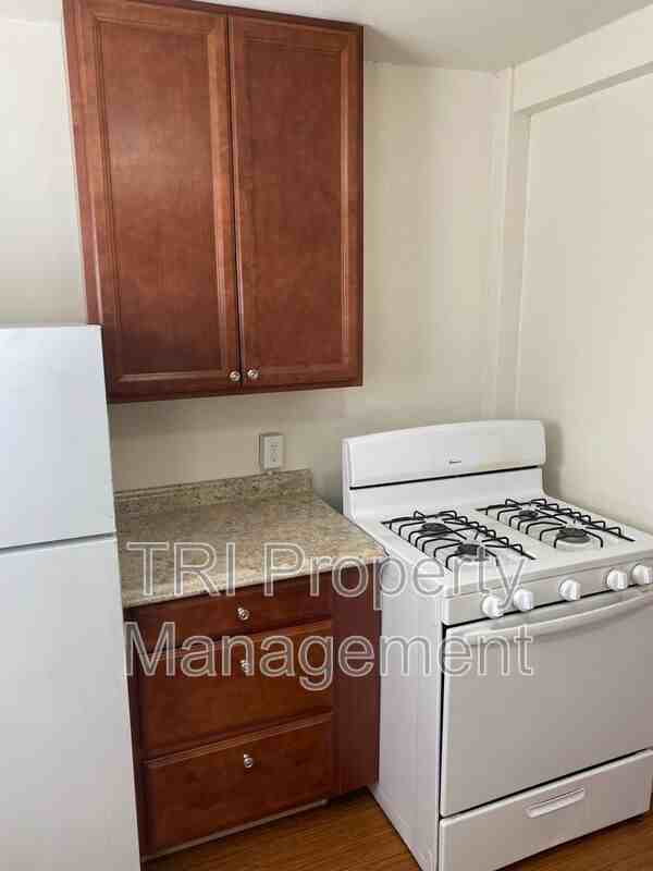 2200 9th St Bsmt #Bsmt - Photo 3 of 9