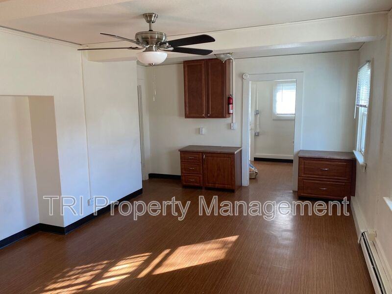 2200 9th St Bsmt #Bsmt - Photo 4 of 9