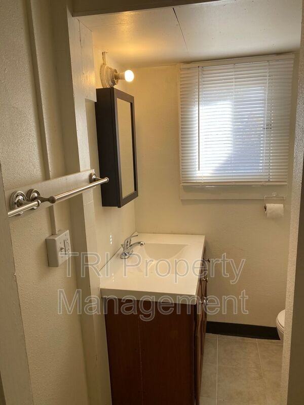 2200 9th St Bsmt #Bsmt - Photo 6 of 9