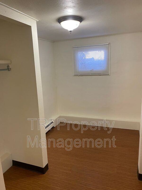 2200 9th St Bsmt #Bsmt - Photo 7 of 9