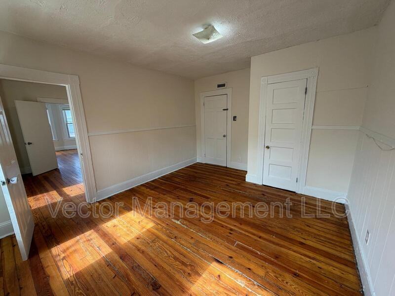 116 Rennell St - Photo 2 of 10