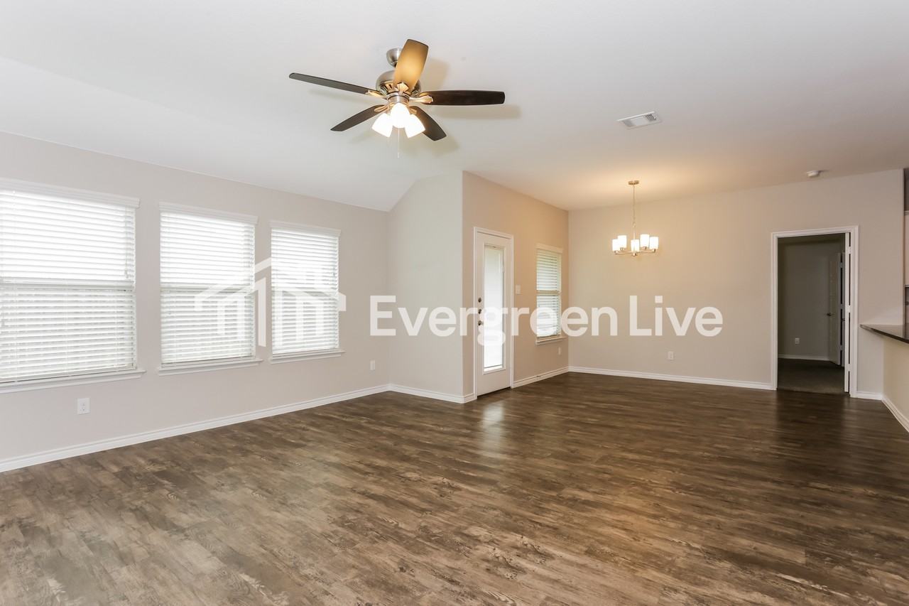 216 Garden Grove Dr - Photo 3 of 15