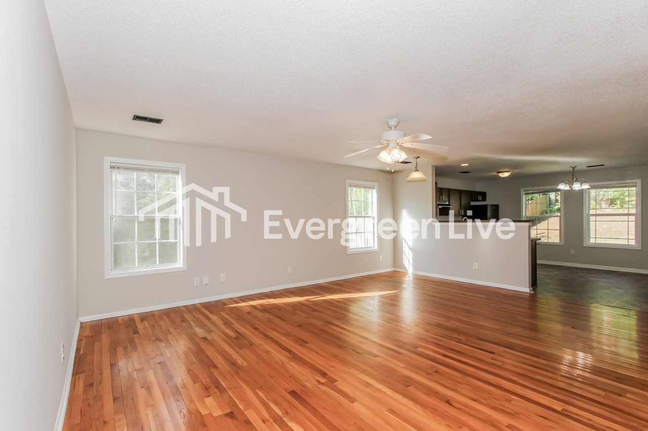 104 Autumn Woods Dr - Photo 2 of 15