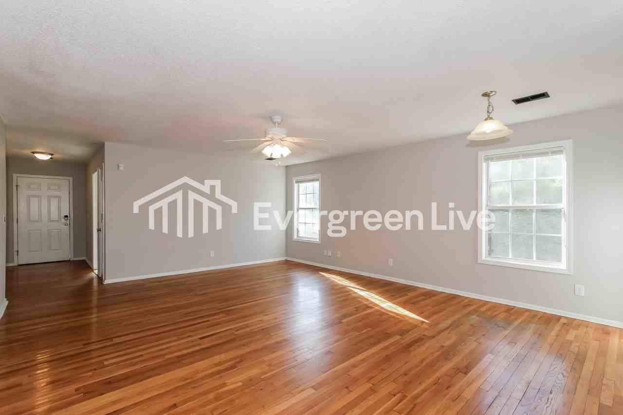 104 Autumn Woods Dr - Photo 3 of 15