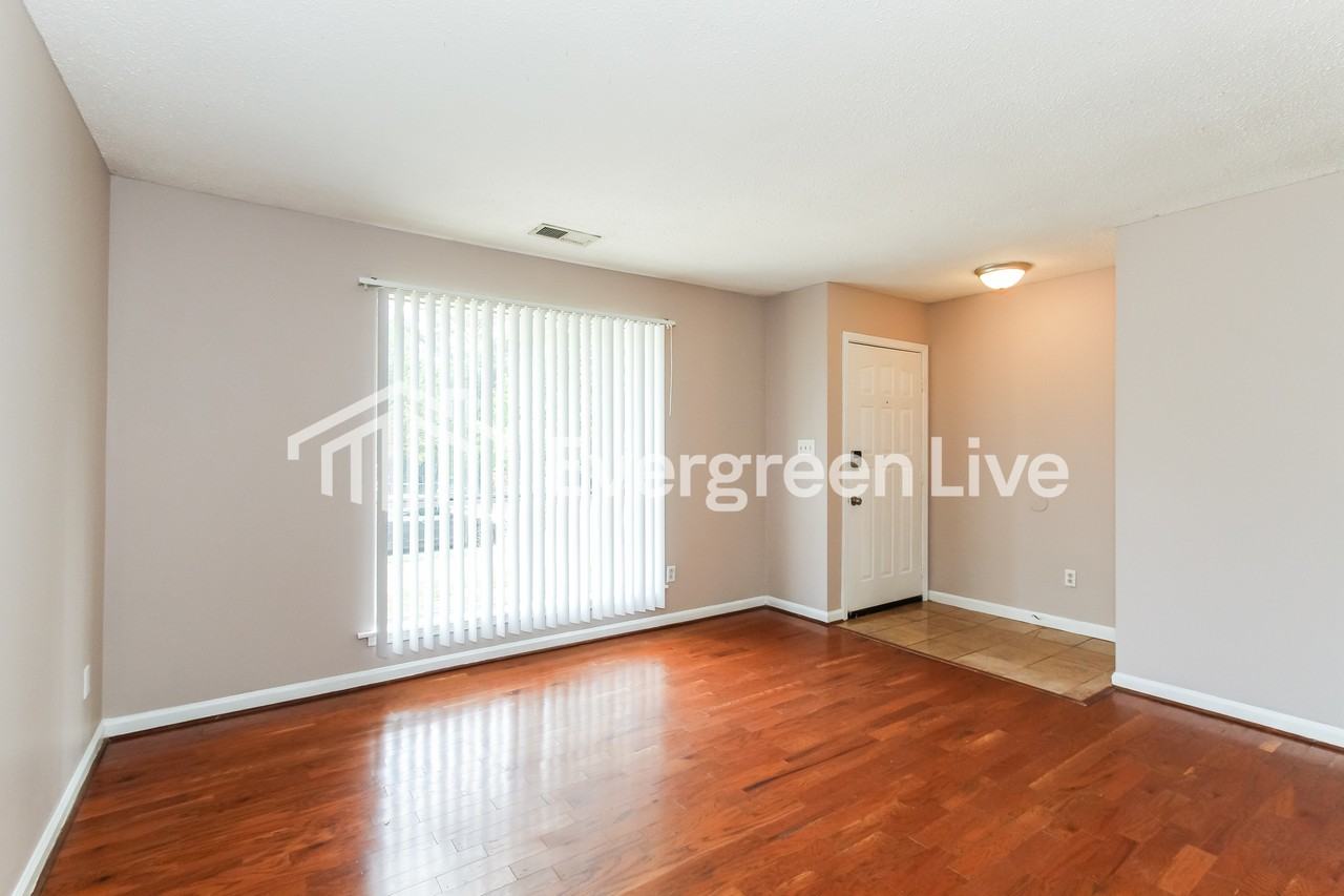 528 Leewood Ln - Photo 3 of 15