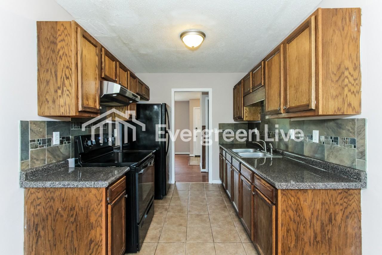 528 Leewood Ln - Photo 6 of 15
