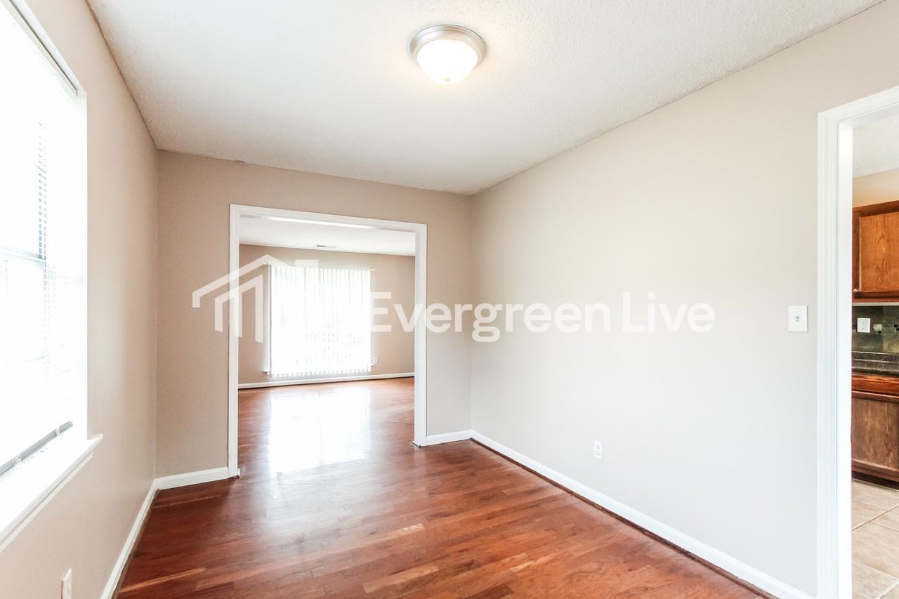 528 Leewood Ln - Photo 7 of 15