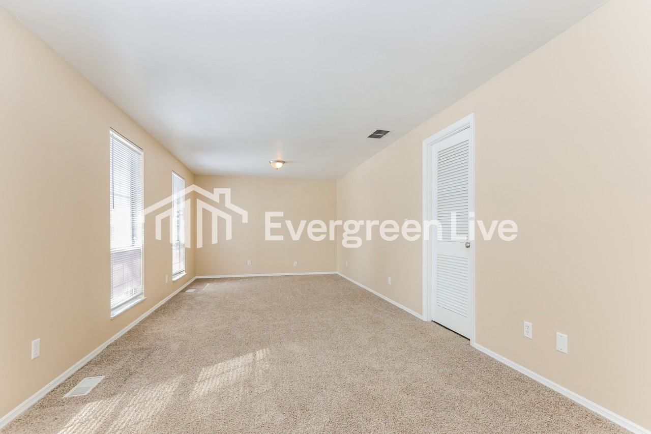 5219 Robinview Ct - Photo 3 of 15
