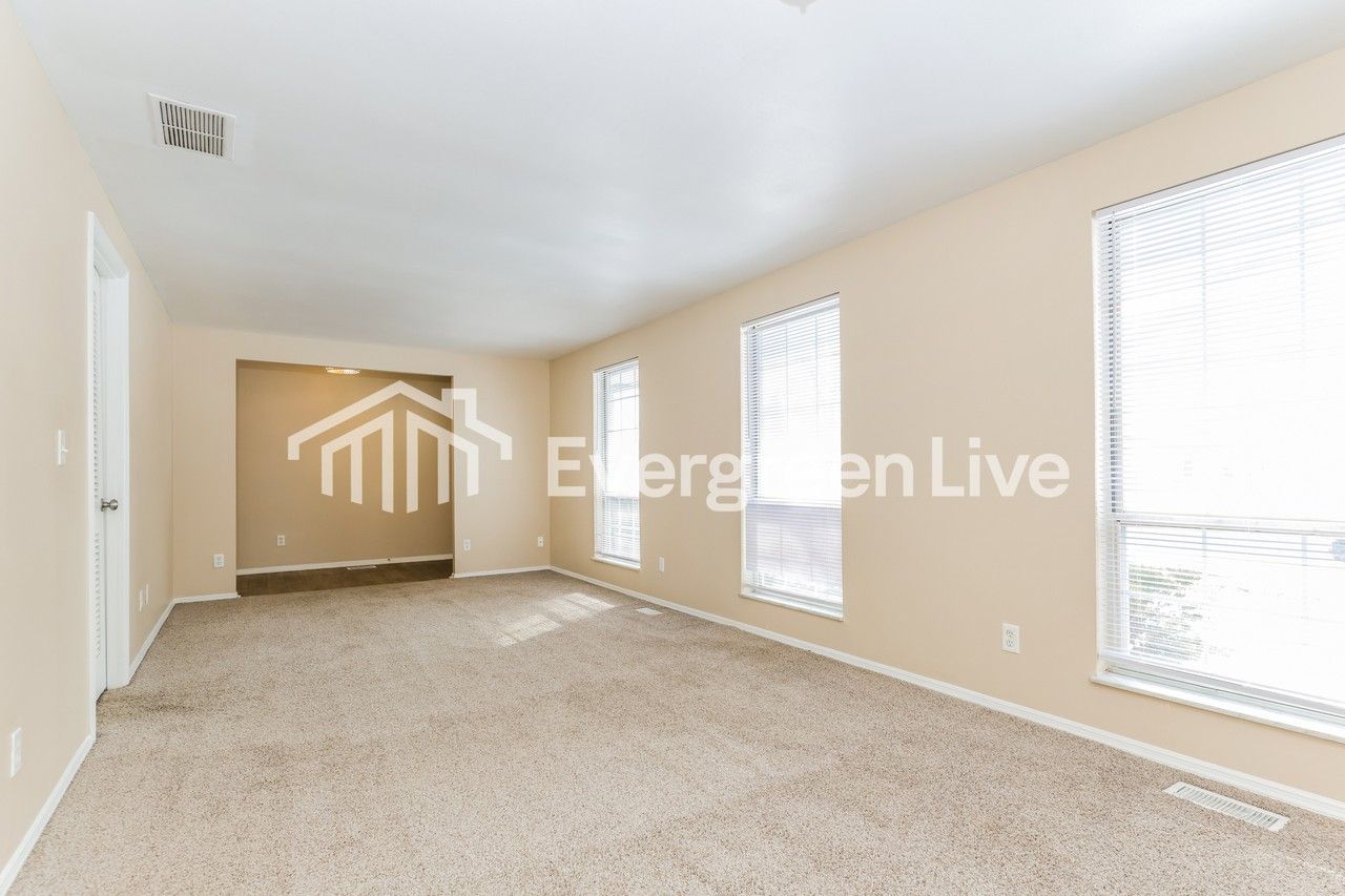 5219 Robinview Ct - Photo 4 of 15
