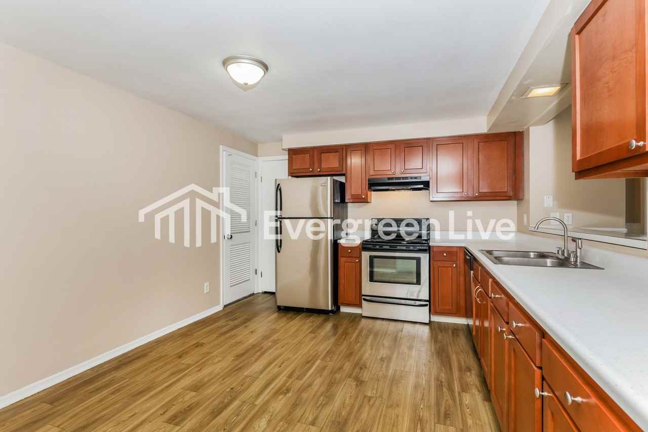 5219 Robinview Ct - Photo 6 of 15