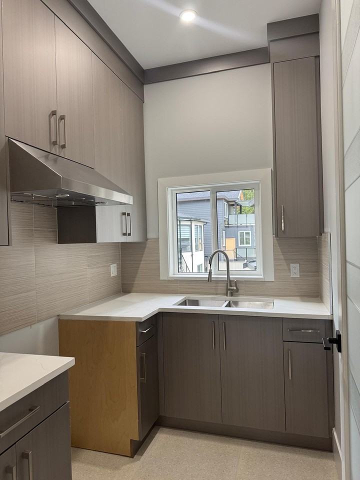 13661 59A Avenue - Photo 3 of 5