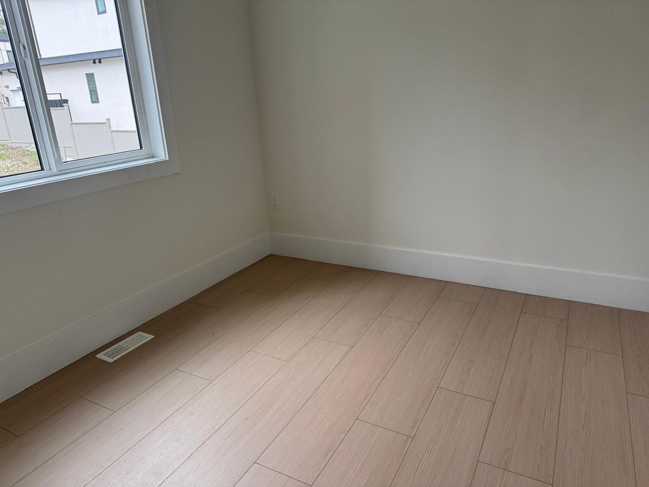 13661 59A Avenue - Photo 4 of 5