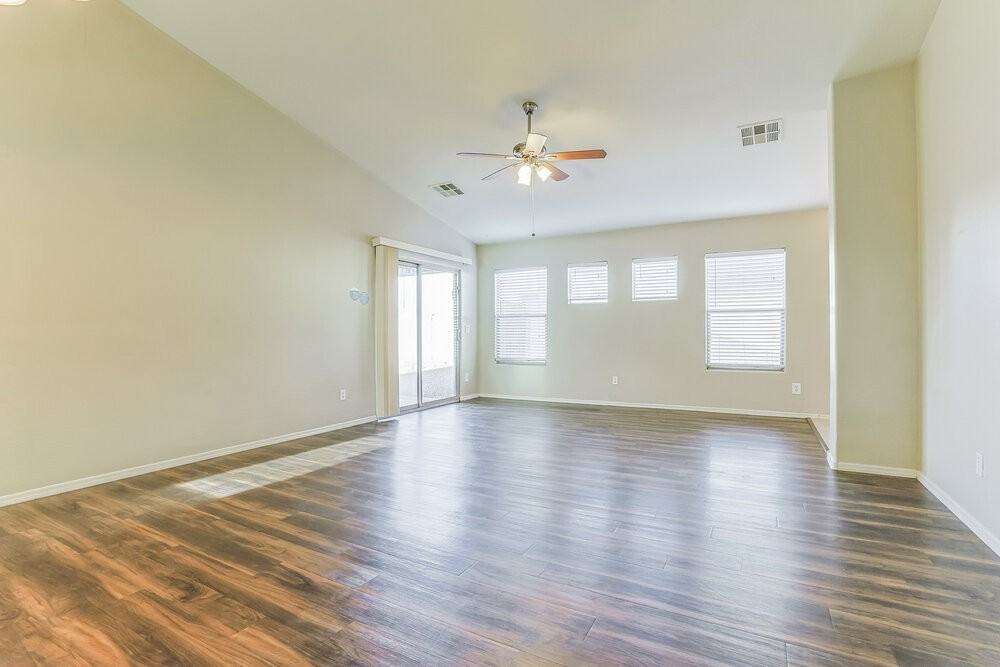11457 W Rio Vista Ln - Photo 3 of 16