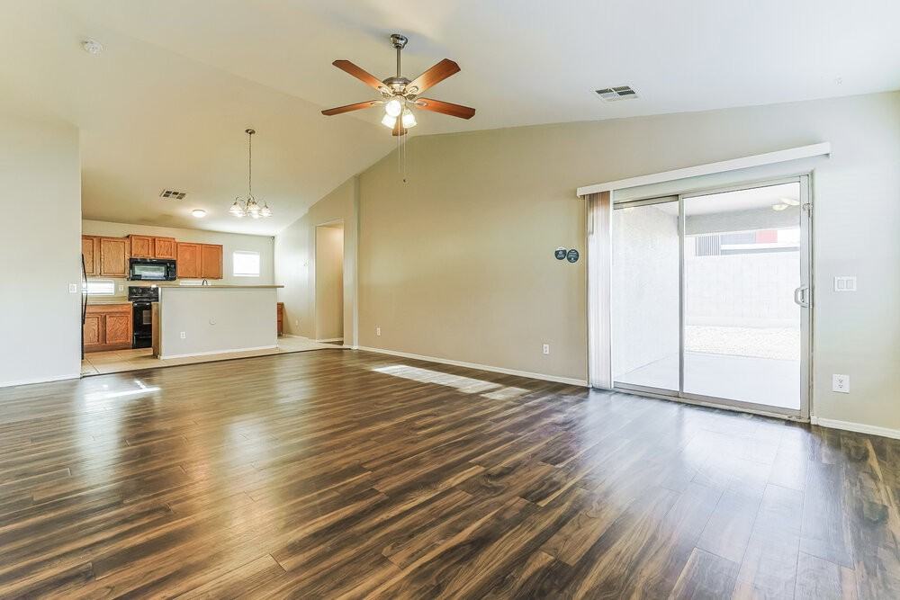 11457 W Rio Vista Ln - Photo 4 of 16