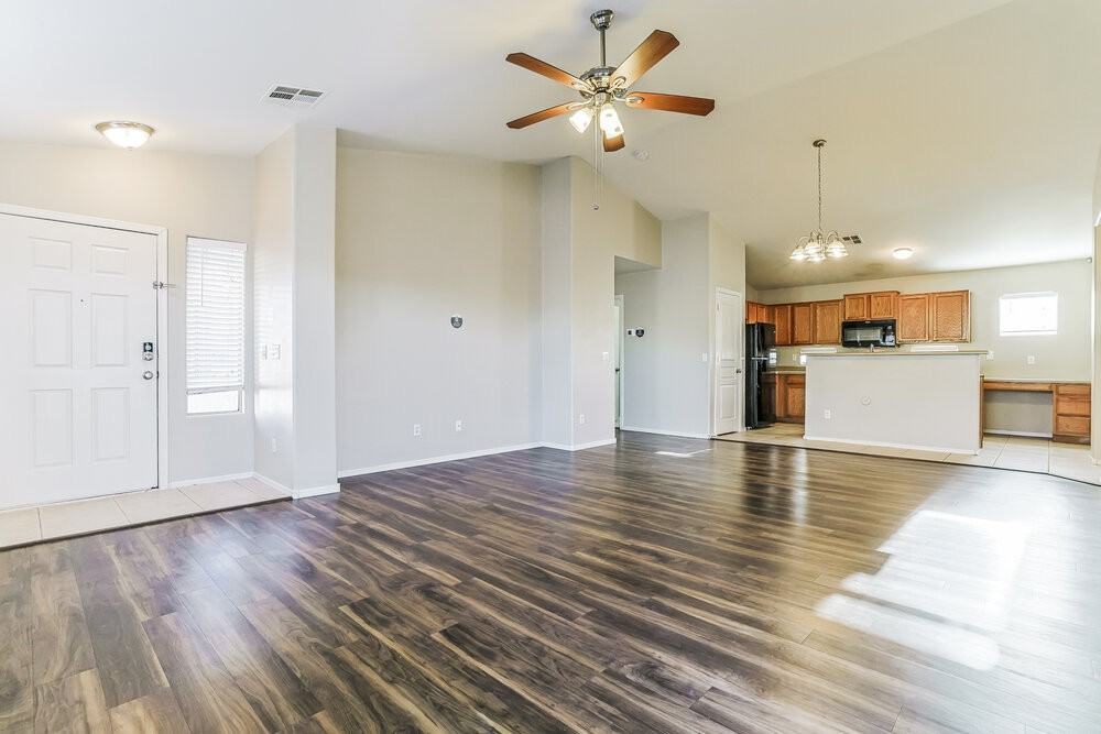 11457 W Rio Vista Ln - Photo 5 of 16
