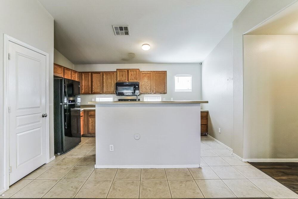 11457 W Rio Vista Ln - Photo 6 of 16