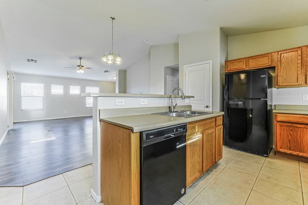 11457 W Rio Vista Ln - Photo 7 of 16