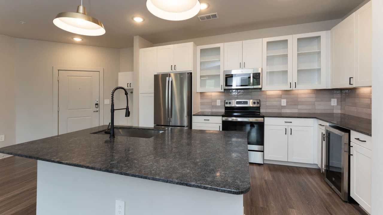 Trailwinds Grapevine - Photo 5 of 50