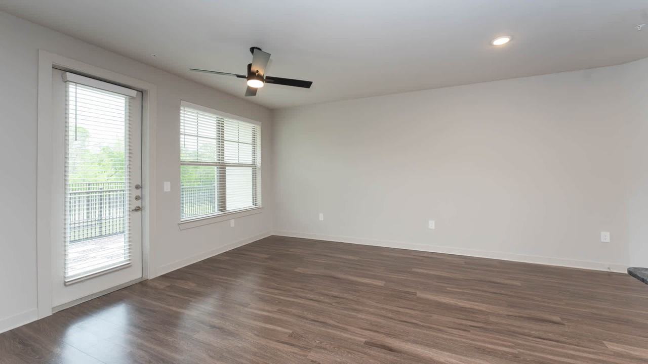 Trailwinds Grapevine - Photo 7 of 50
