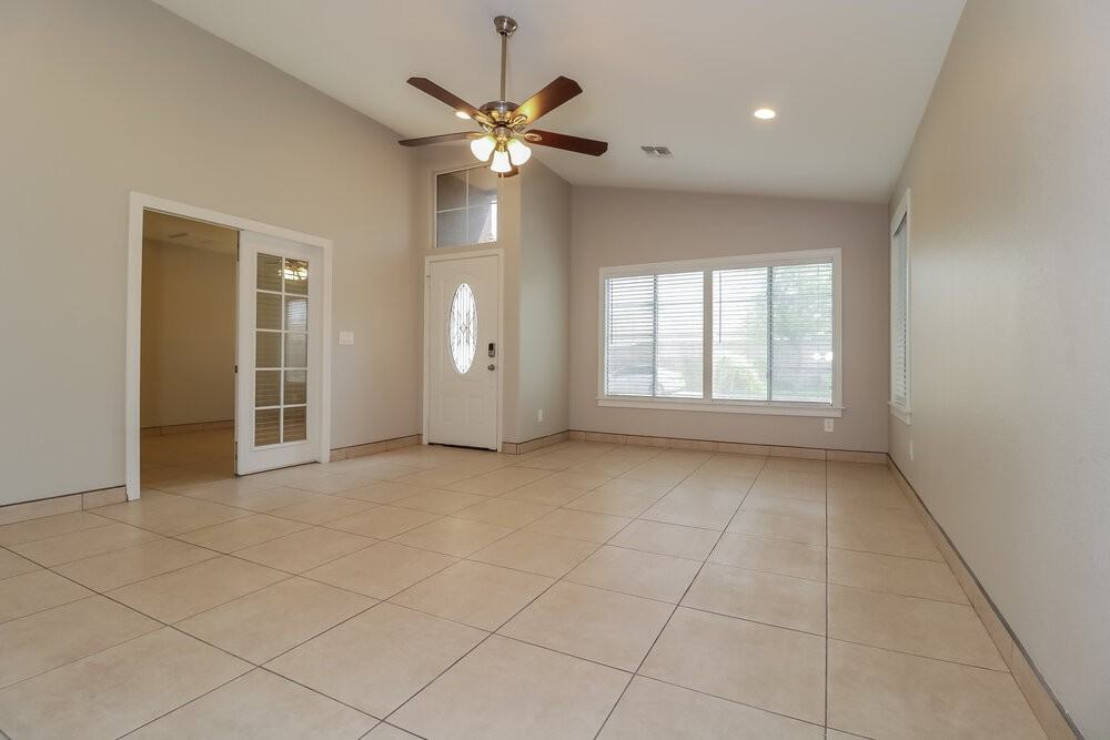 1616 S 82nd Dr - Photo 3 of 16