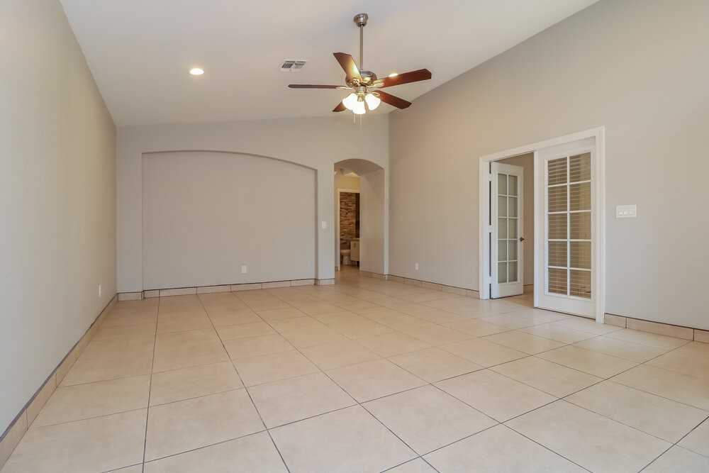 1616 S 82nd Dr - Photo 4 of 16