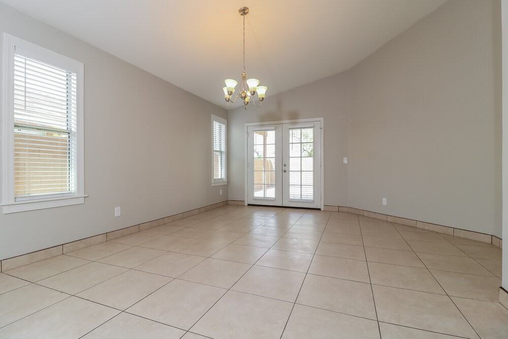 1616 S 82nd Dr - Photo 5 of 16