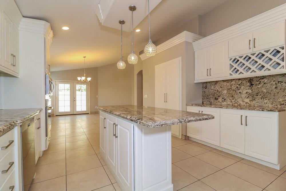 1616 S 82nd Dr - Photo 7 of 16