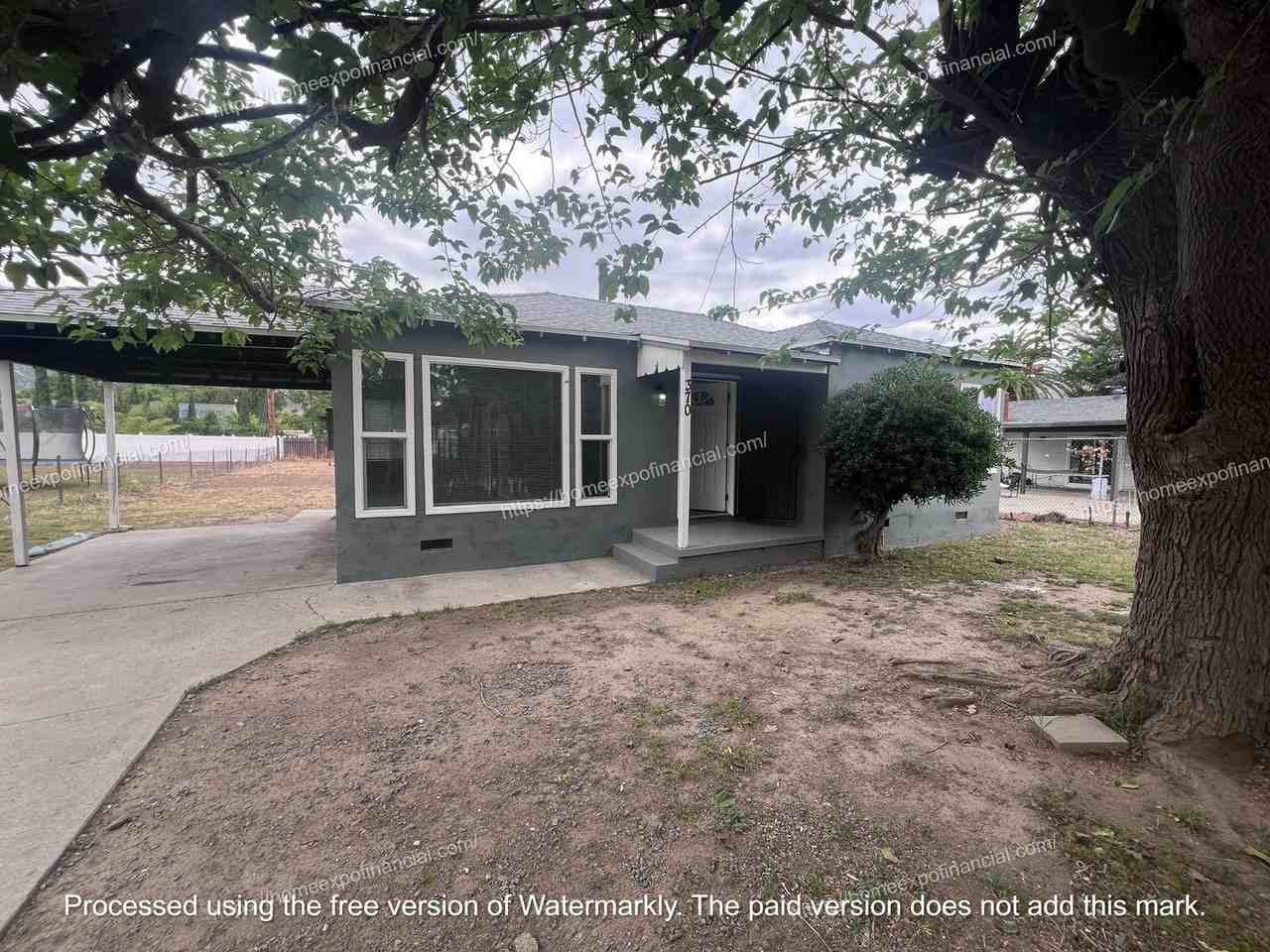 370 W 44th St - Photo 4 of 43