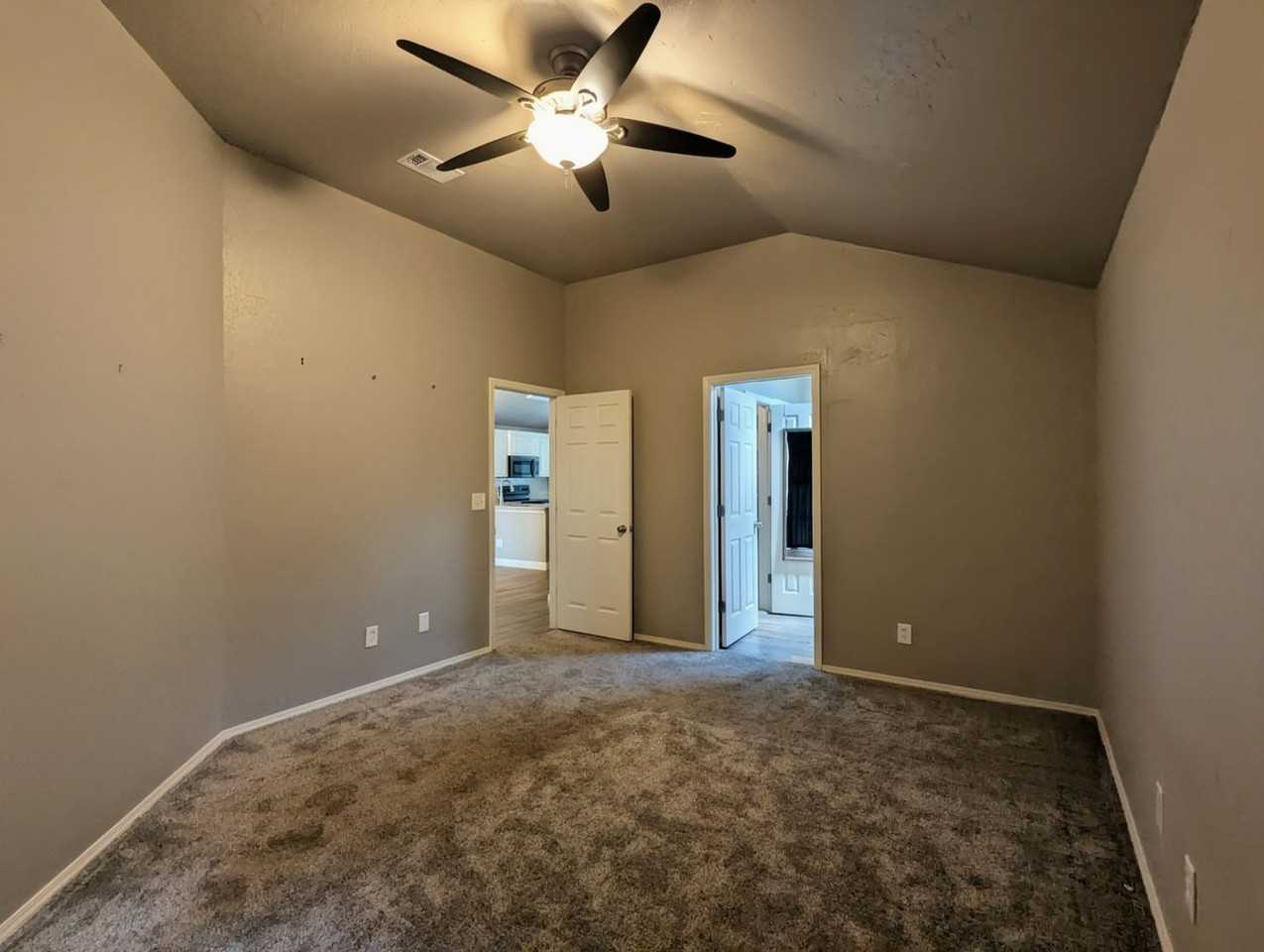 1005 Valley Ct - Photo 7 of 13