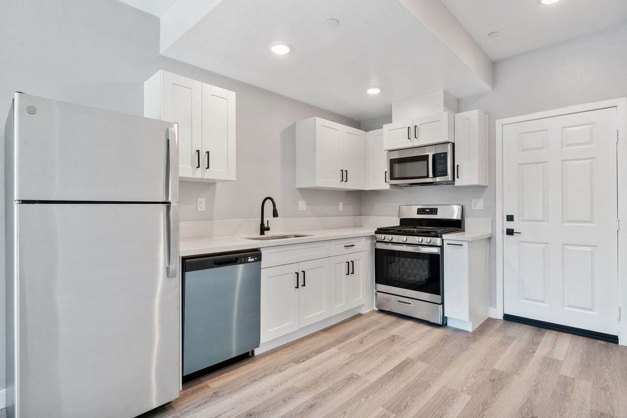 15447 Pomona Rincon Rd, - Photo 6 of 50