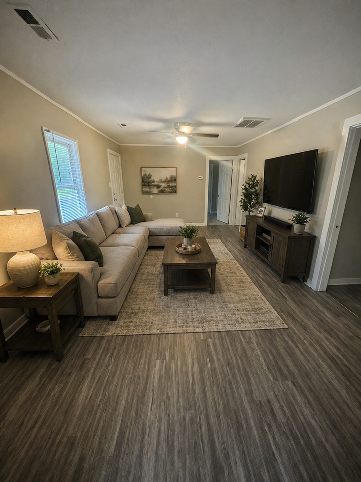 2443 Myers St - Photo 2 of 10