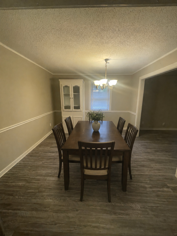 2443 Myers St - Photo 3 of 10