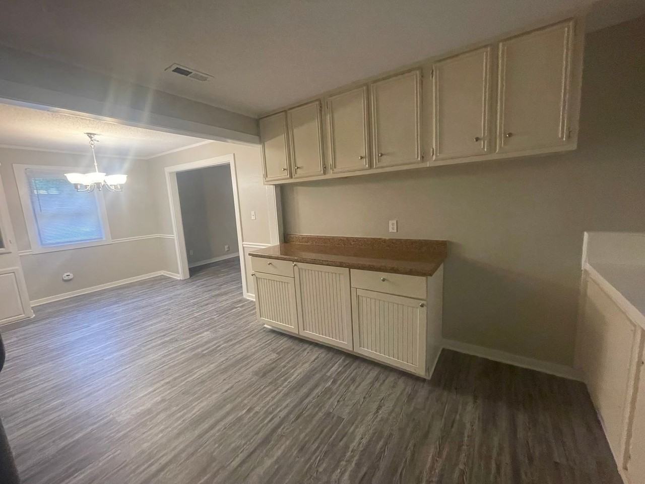 2443 Myers St - Photo 5 of 10