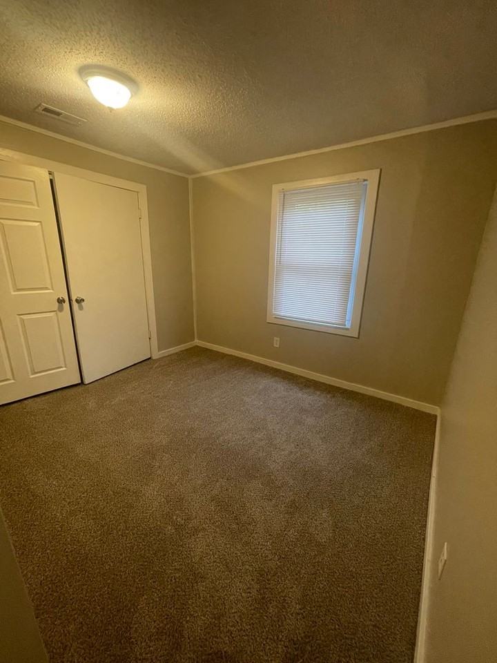 2443 Myers St - Photo 6 of 10