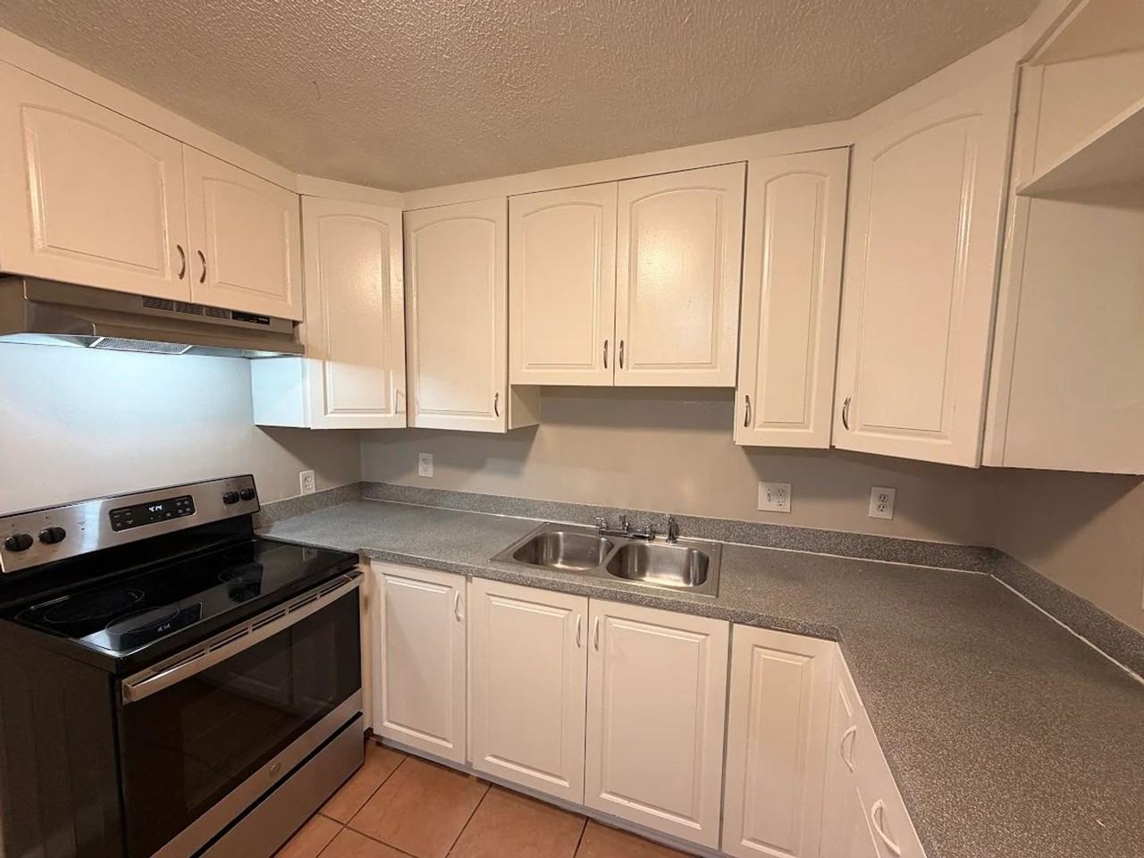 3579 Tulip Dr - Photo 2 of 9