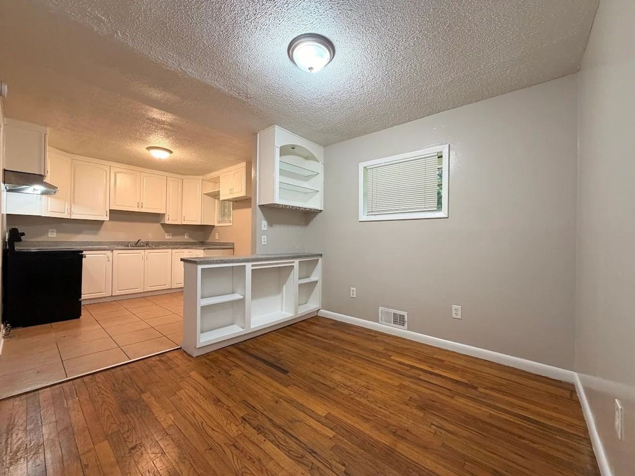 3579 Tulip Dr - Photo 3 of 9