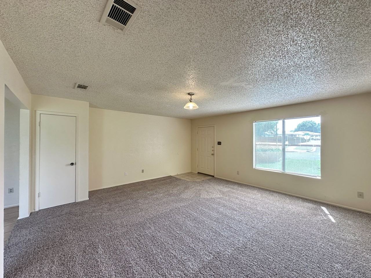 2706 Boyd Ave - Photo 5 of 27