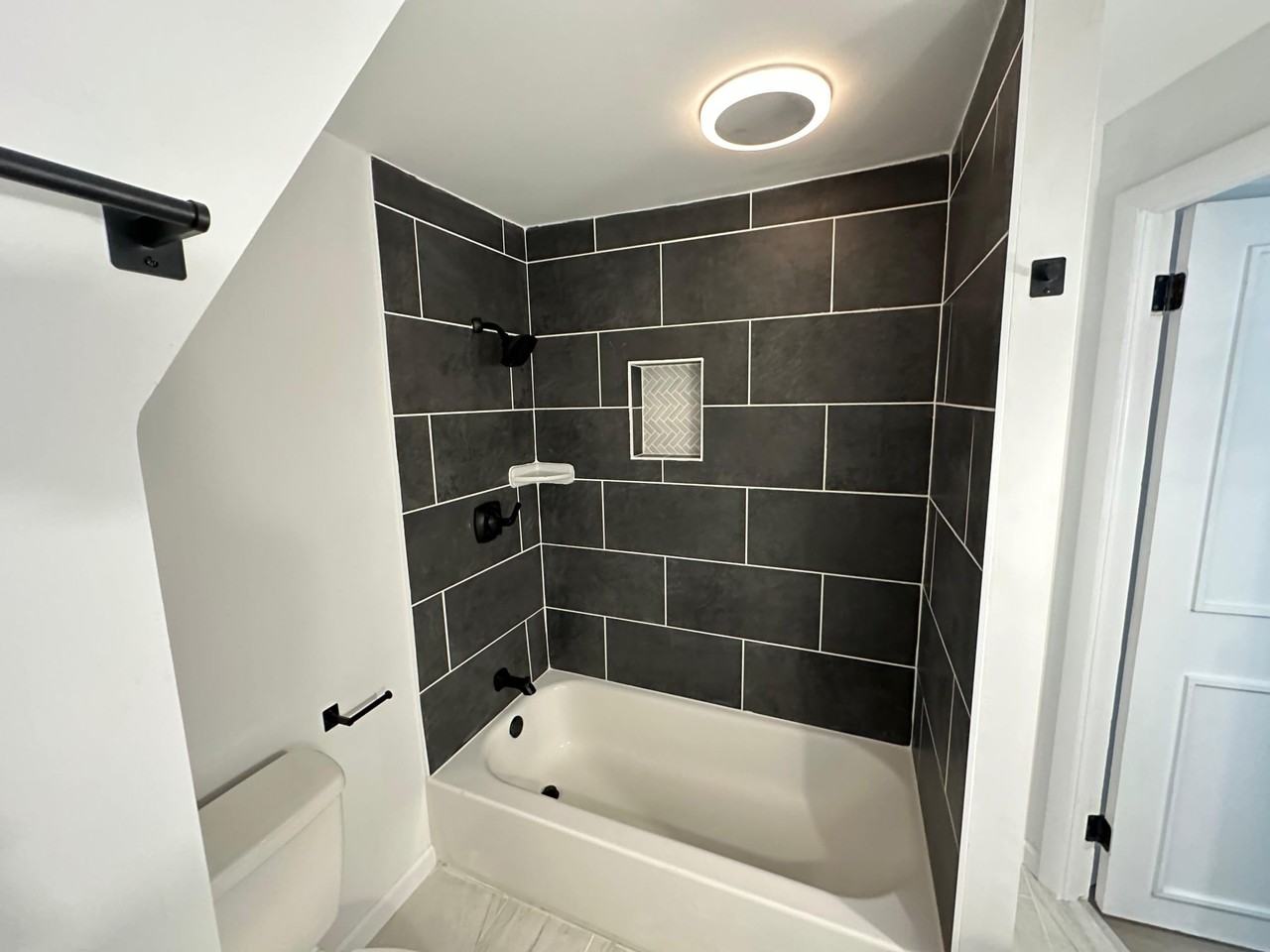 2323 Patterson Avenue - Photo 6 of 9